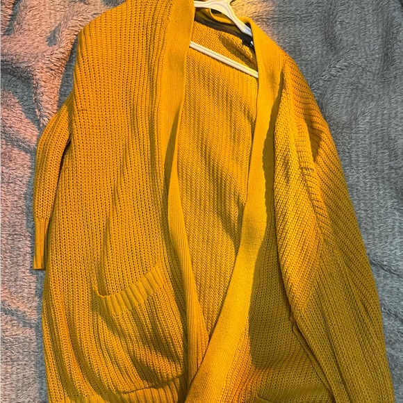 Urban Outfitters (BDG) Oversized Yellow cardigan (XS) - Picture 2 of 3